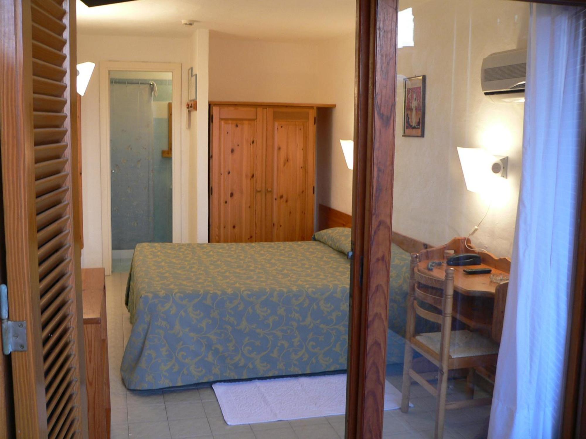 Hotel Olimpia Baja Sardinia Exteriör bild