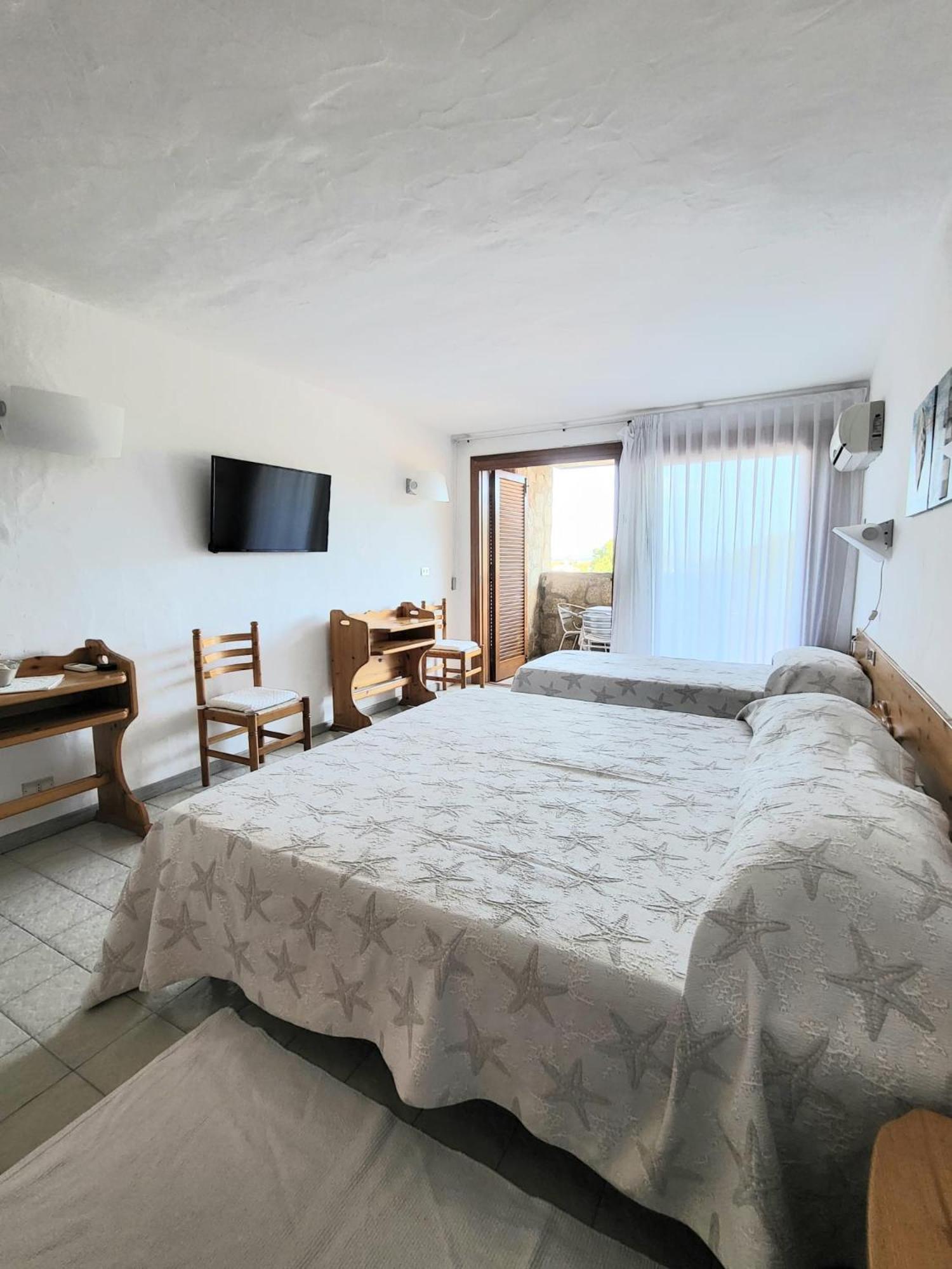 Hotel Olimpia Baja Sardinia Exteriör bild